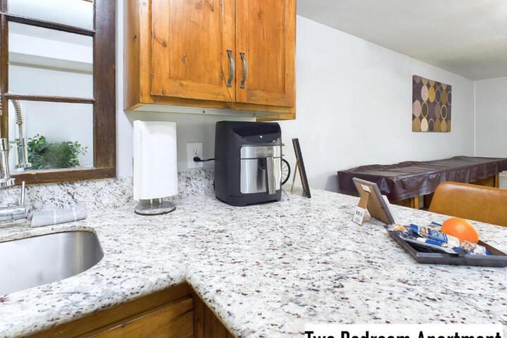Beautiful Country Apartment AC, Pickleball, Billiards, Playground, Gardens