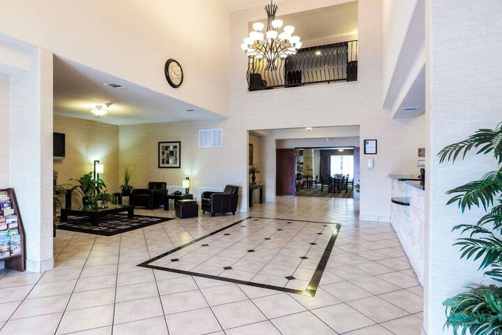 Quality Suites Huntsville Near University