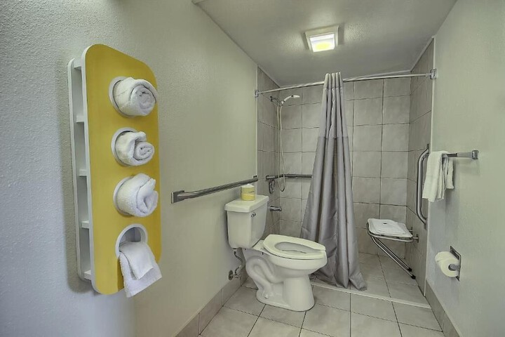 Room 21 of 39