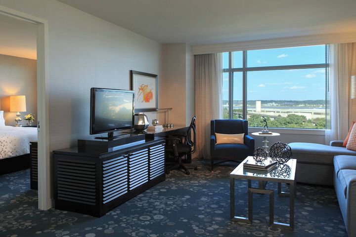 Renaissance Arlington Capital View Hotel