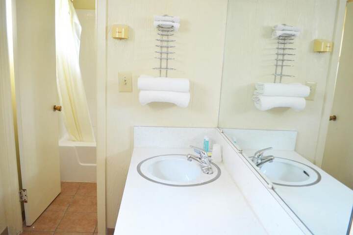 Room 4 of 17