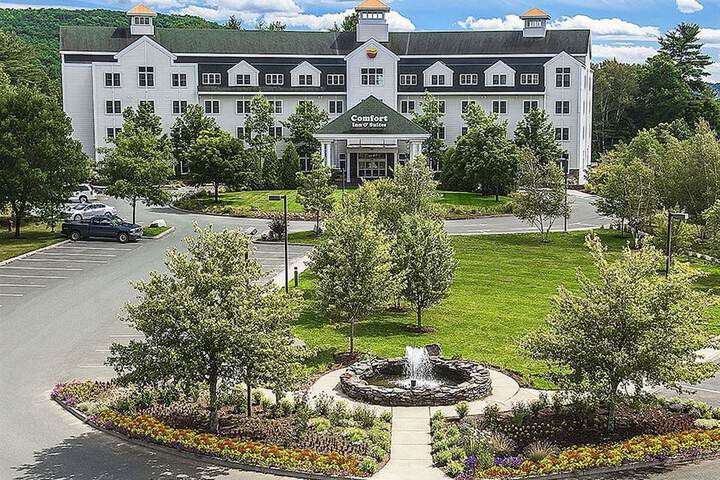 Comfort Inn & Suites Near Burke Mountain