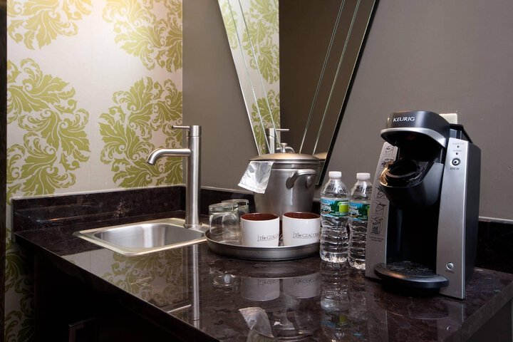 The Giacomo Niagara Falls NY an Ascend Collection Hotel