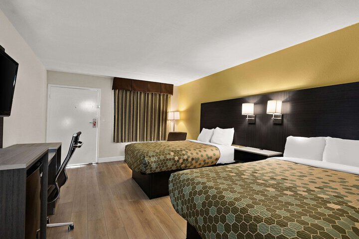 Econo Lodge White Pine Morristown I-81 & I-40 Split