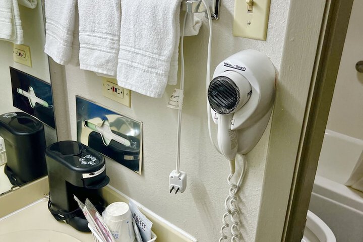 Room 6 of 19