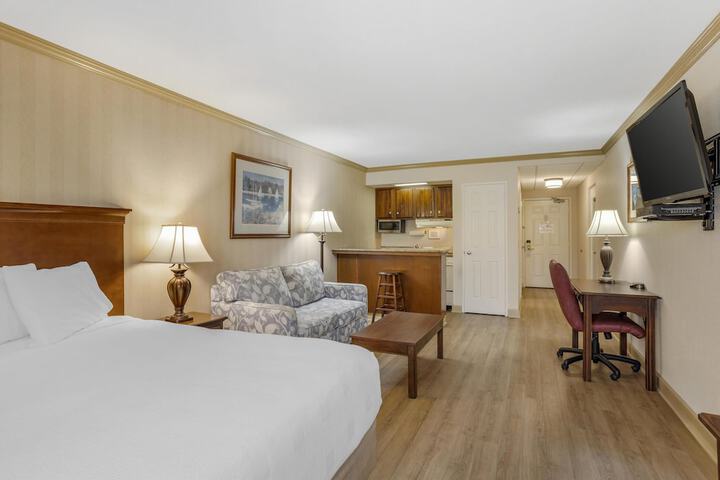 Best Western PLUS Morristown Inn-Florham Park