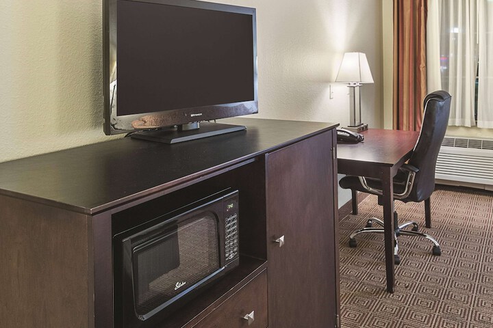 La Quinta Inn & Suites by Wyndham Waxahachie