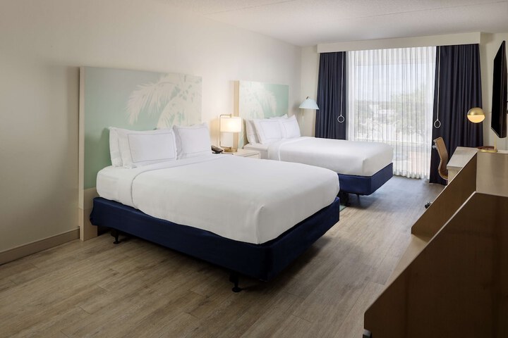 Hotel Dello Ft. Lauderdale Airport Tapestry Collection by Hilton