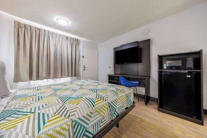 Room 12 of 24