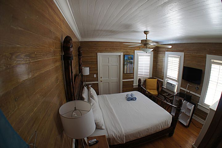Room 35 of 91