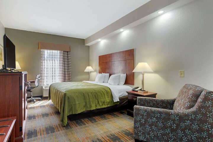 Room 32 of 38