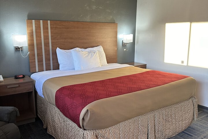 Room 4 of 8
