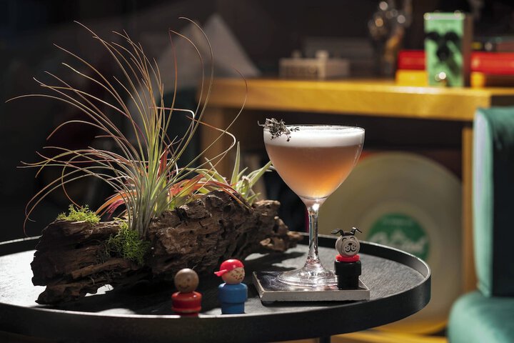 Lounge 43 of 50