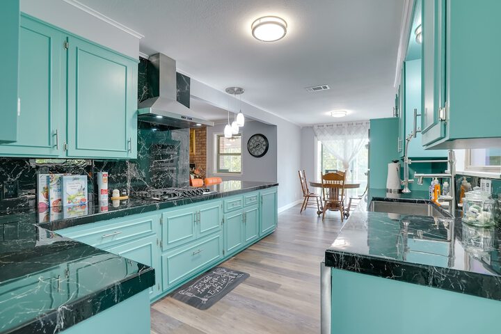 Lakefront Retreat in Jefferson w / Screened Porch!