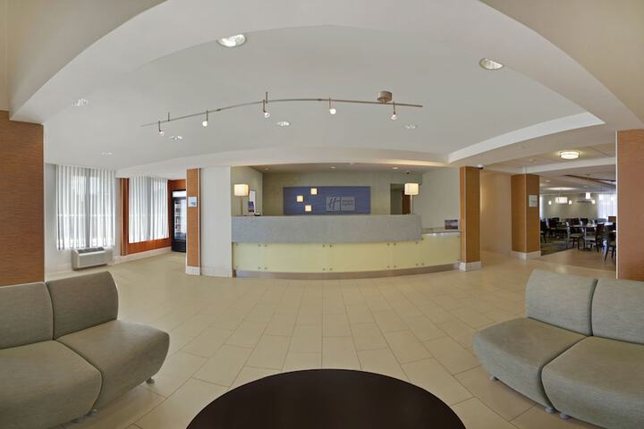Holiday Inn Express Romulus / Detroit Airport by IHG