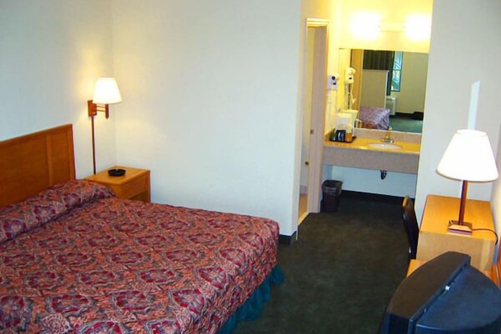 Room 24 of 27