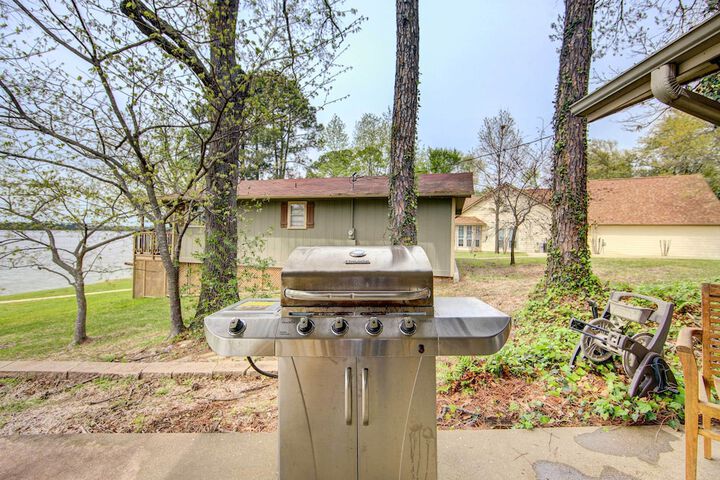 Mineola Lake House w / Dock & Fire Pit!