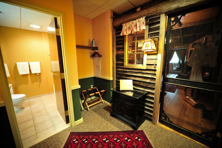 Room 150 of 260
