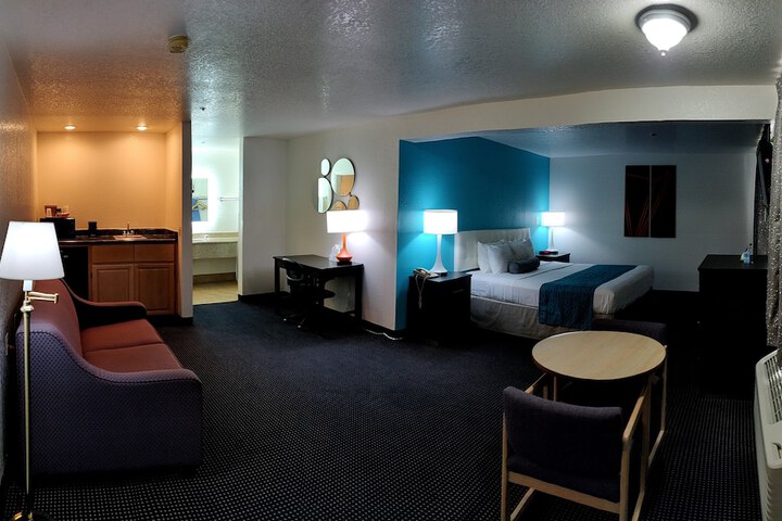 Howard Johnson by Wyndham Holbrook