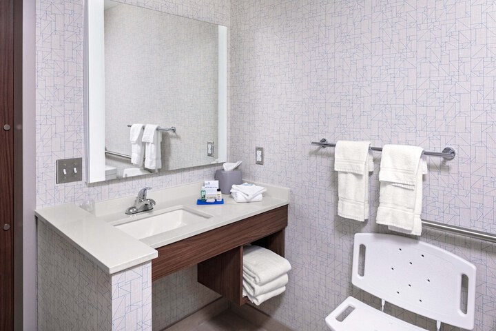 Holiday Inn Express & Suites Madison by IHG