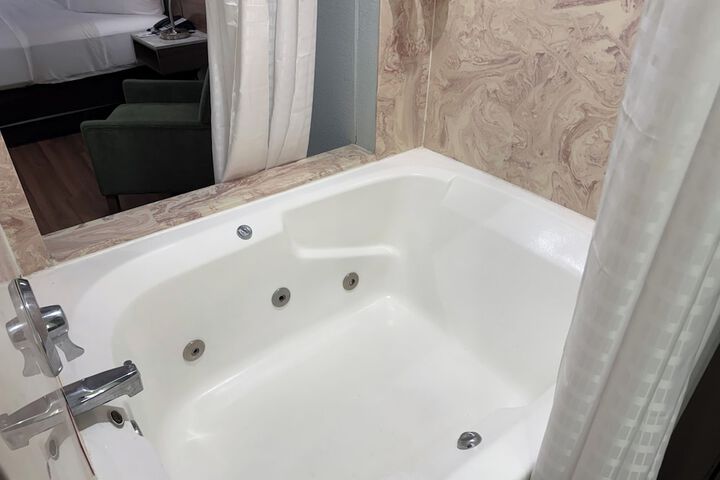 Wingate by Wyndham Livonia