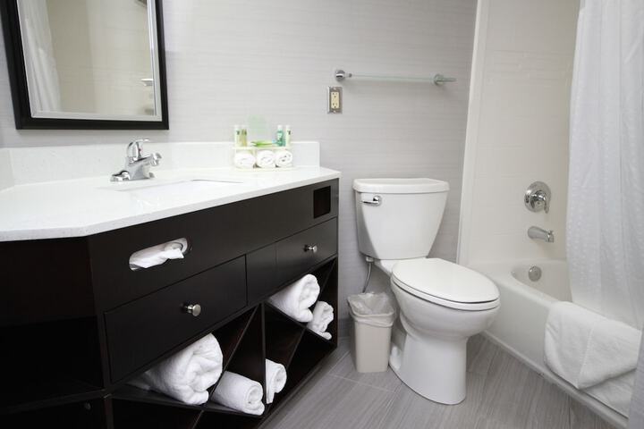 Holiday Inn Express Janesville - I-90 & US Hwy 14 by IHG