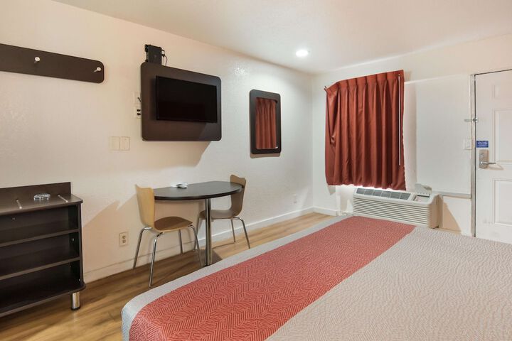 Room 27 of 27