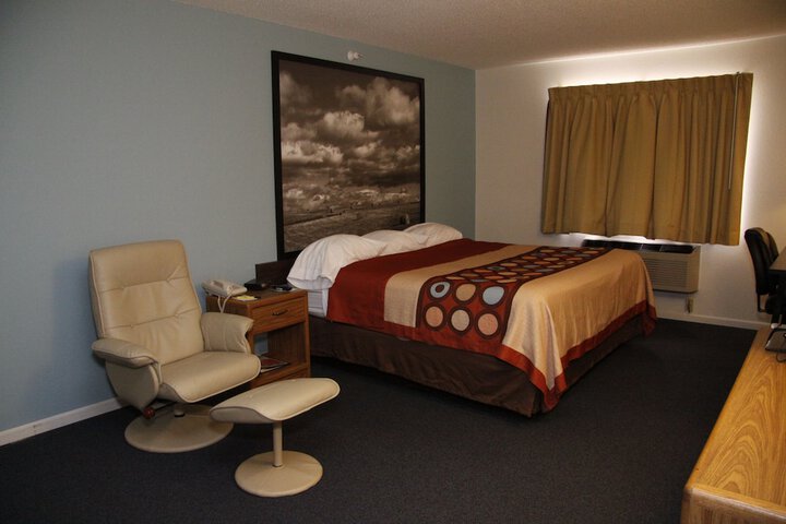 Room 11 of 32