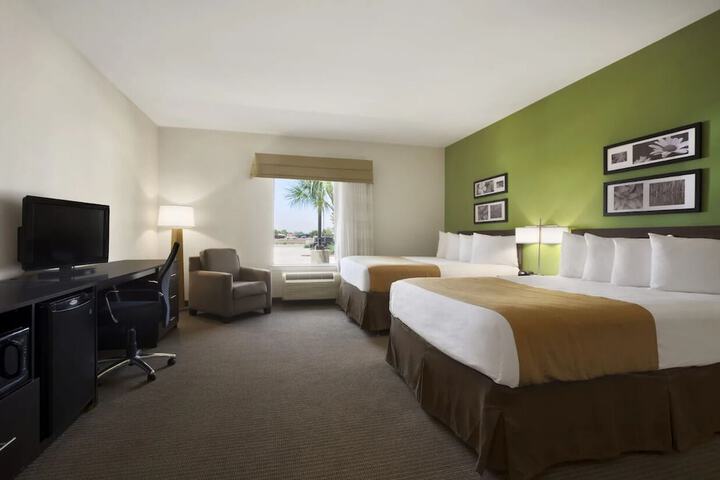 Room 9 of 15