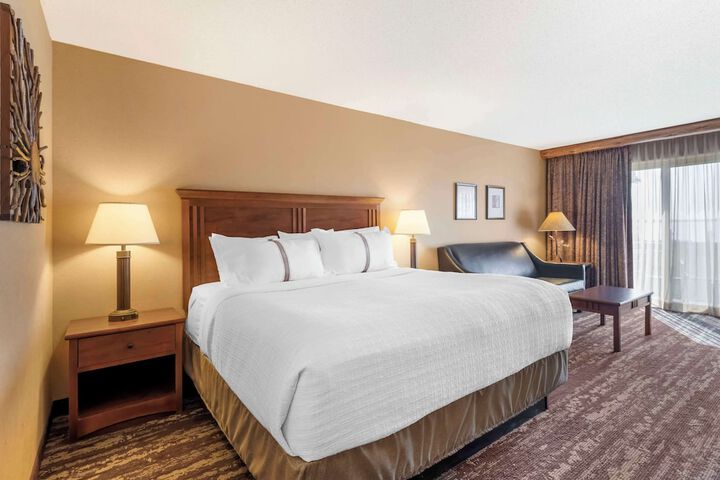 Best Western Premier The Lodge on Lake Detroit