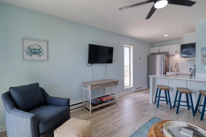 Beachfront Newly Renovated at Aqua Vista