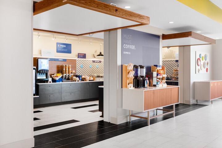 Breakfast/Coffee Service 23 of 32