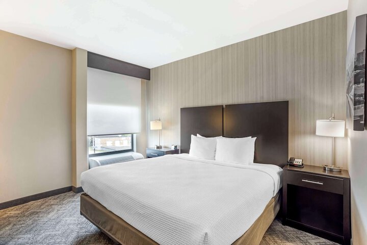Room 8 of 30