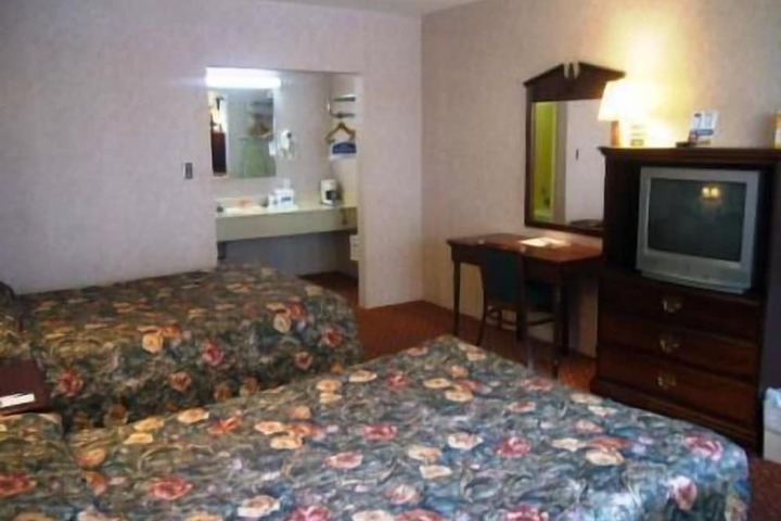 Room 10 of 15