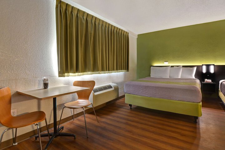 Room 30 of 43