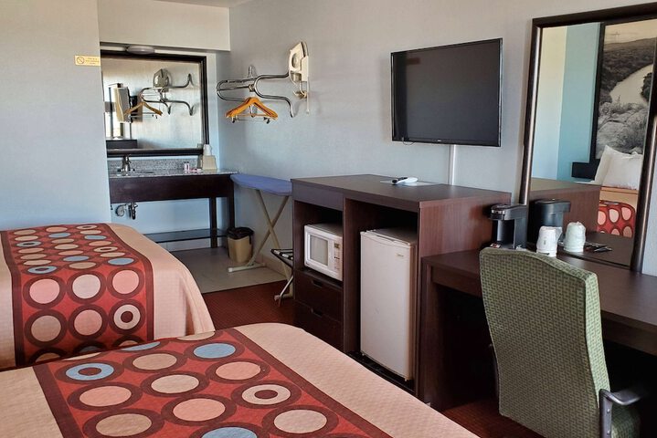 Room 33 of 40