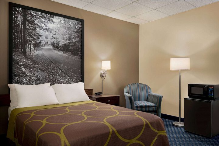 Super 8 by Wyndham Liverpool / Syracuse North Airport