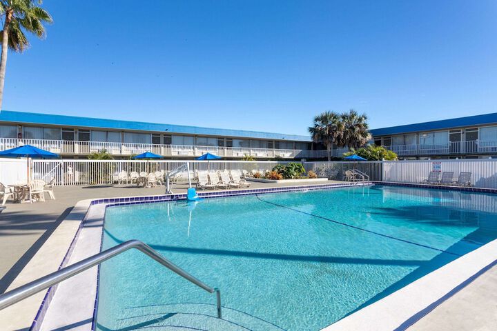 Pool 10 of 73
