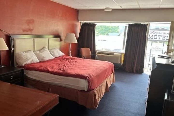 Room 5 of 12