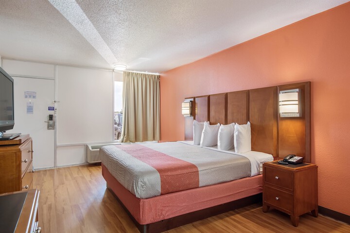 Room 32 of 46