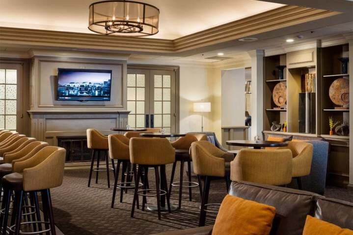 Lounge 41 of 47