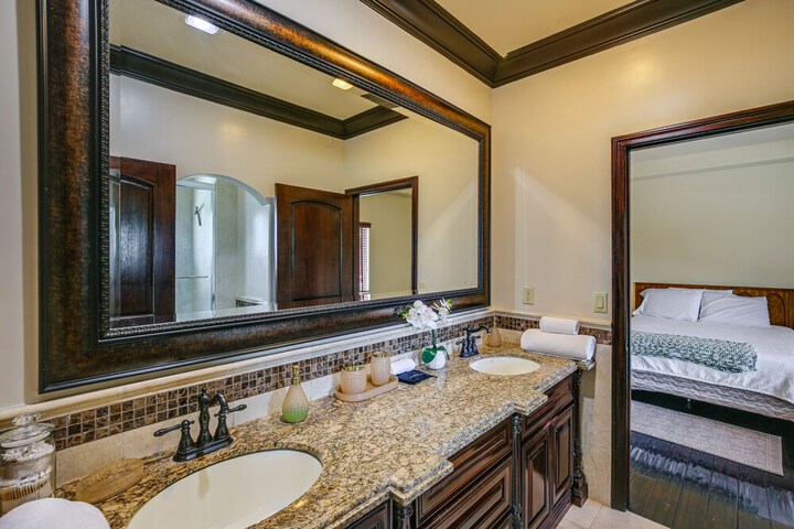 Spacious Fullerton Villa w / Private Pool & Hot Tub
