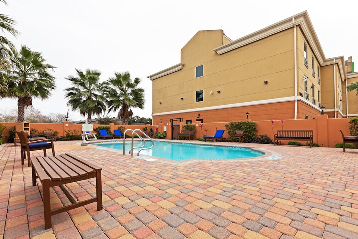 Pool 4 of 40