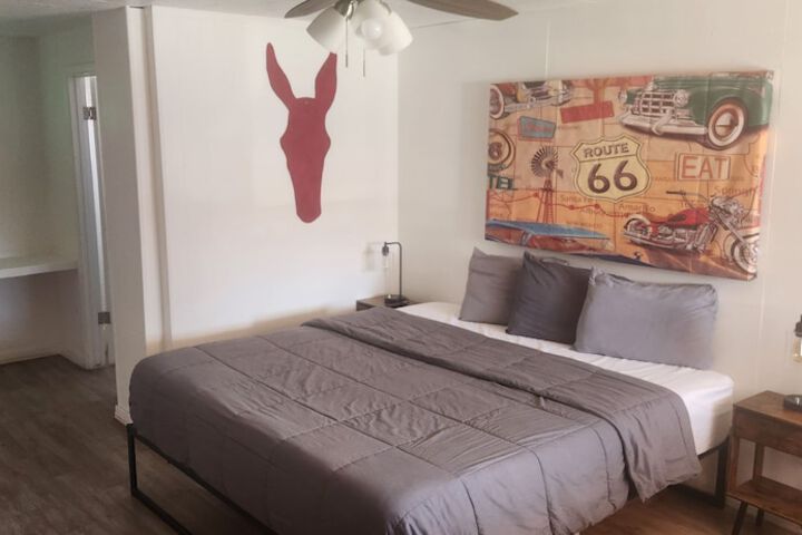 Brads Desert Inn