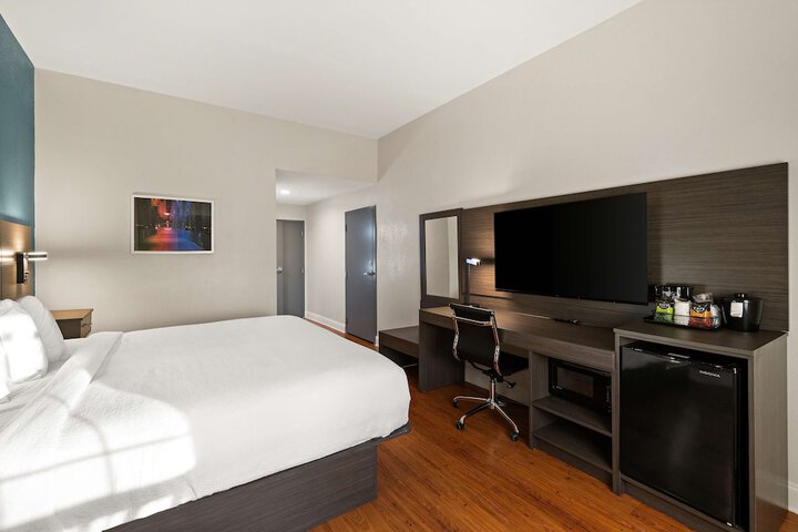 Room 32 of 39