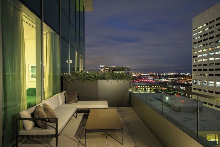 The Laura Hotel Houston Downtown, Autograph Collection