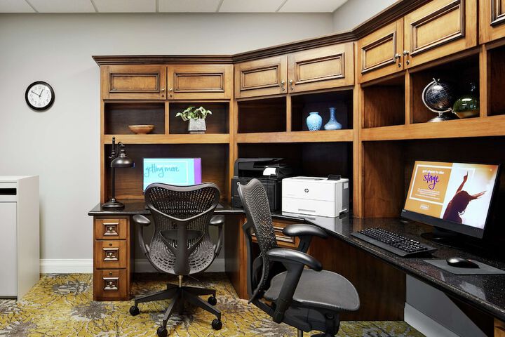 Business Center 33 of 33