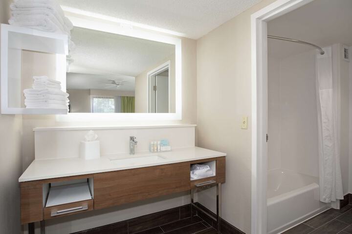 Hampton Inn & Suites Kansas City-Merriam