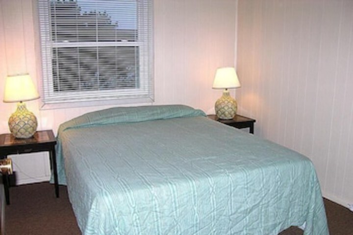 Room 6 of 12