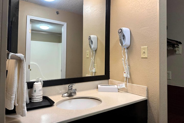 Super 8 by Wyndham Booneville
